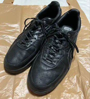 오니츠카타이거 블랙 가죽 스니커즈