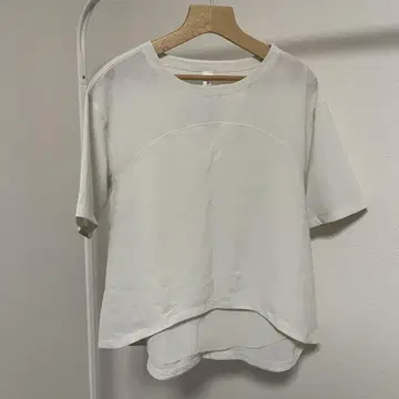 Lululemon 베이지 티셔츠 사이즈 6