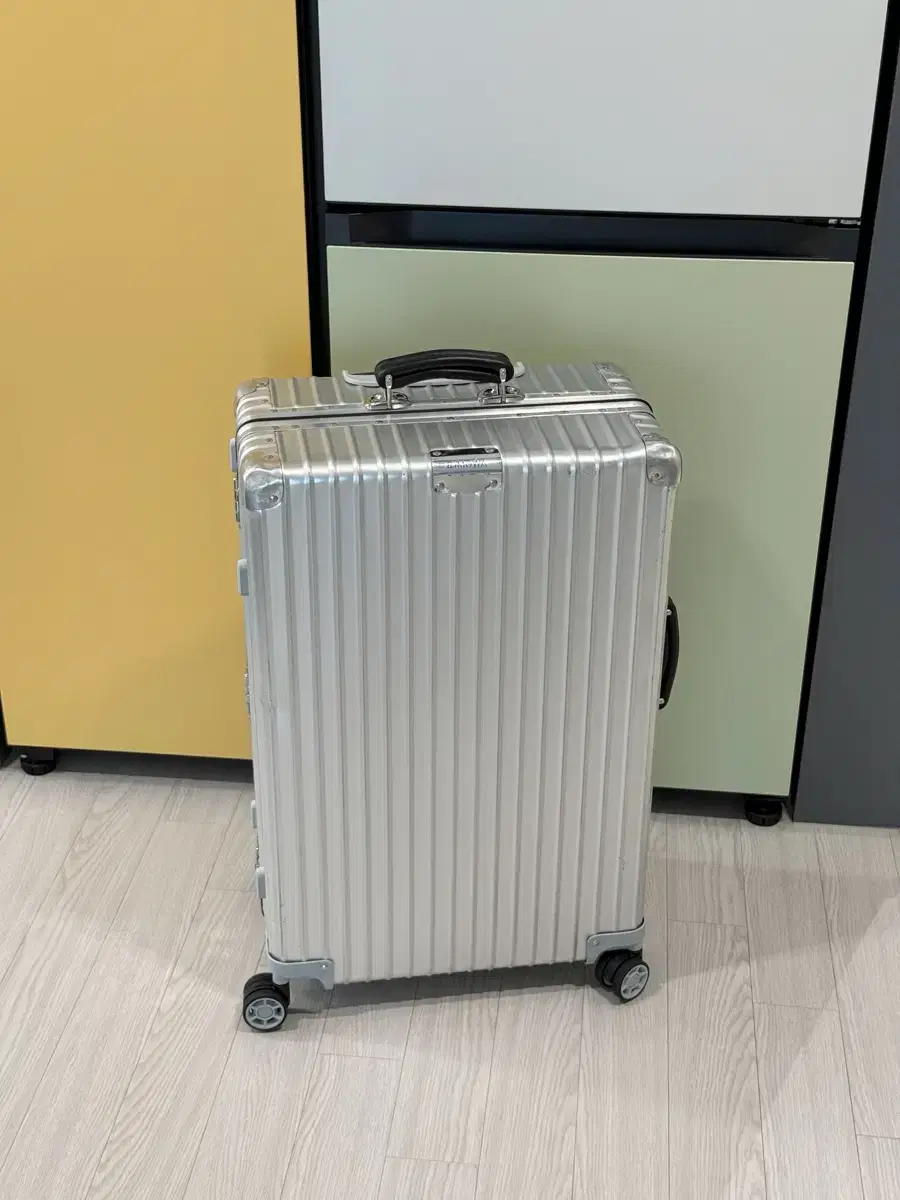 Rimowa Classic Silver Check-In M Silver