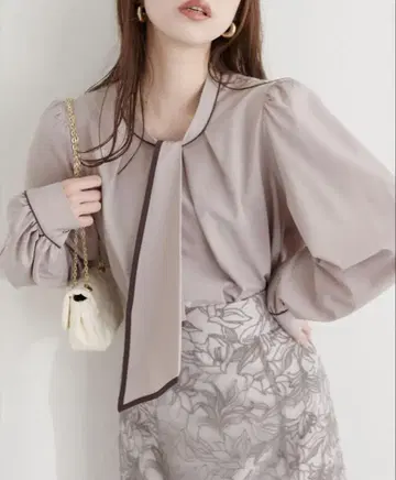 natural couture 배색 보타이 2WAY 블라우스