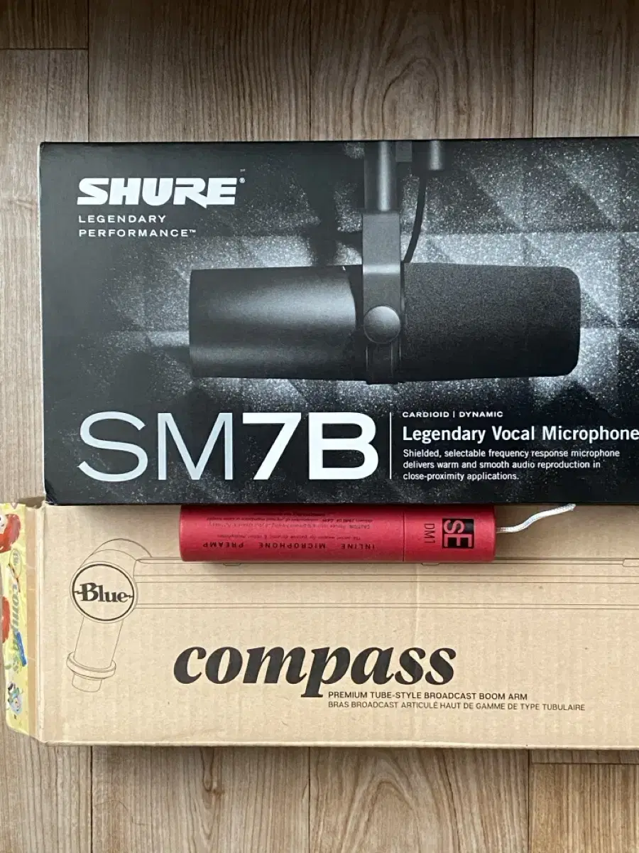 SHURE Shure SM7B Microphone Blue Yeti Compass DM1 Preamplifier