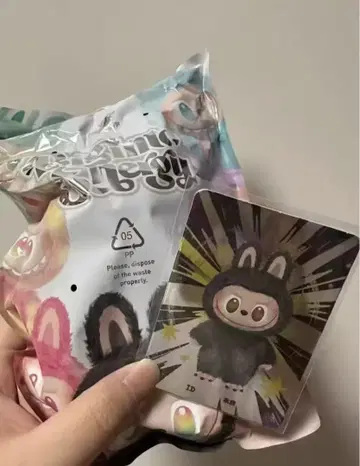 POPMART Big Into Energy 시크릿 봉제 인형 ID 도서