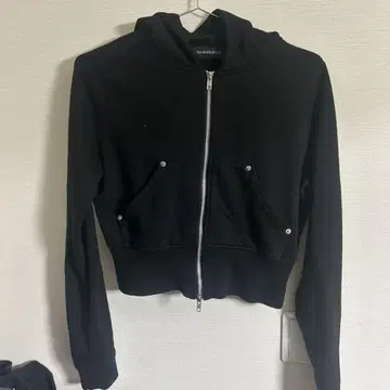 대량 생산되지 않은 GLMNIST 2 크롭 후드 집업