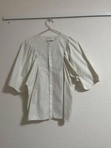 UNITED ARROWS 아이보리 벌룬 슬리브 셔츠