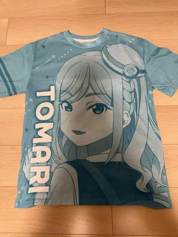 오니즈카 토모리 풀그라 티셔츠 산리오