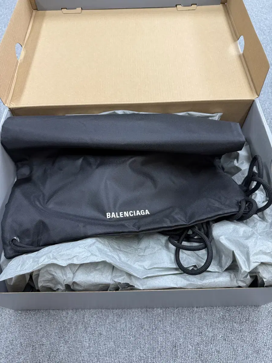 발렌시아가3xl 그래피티