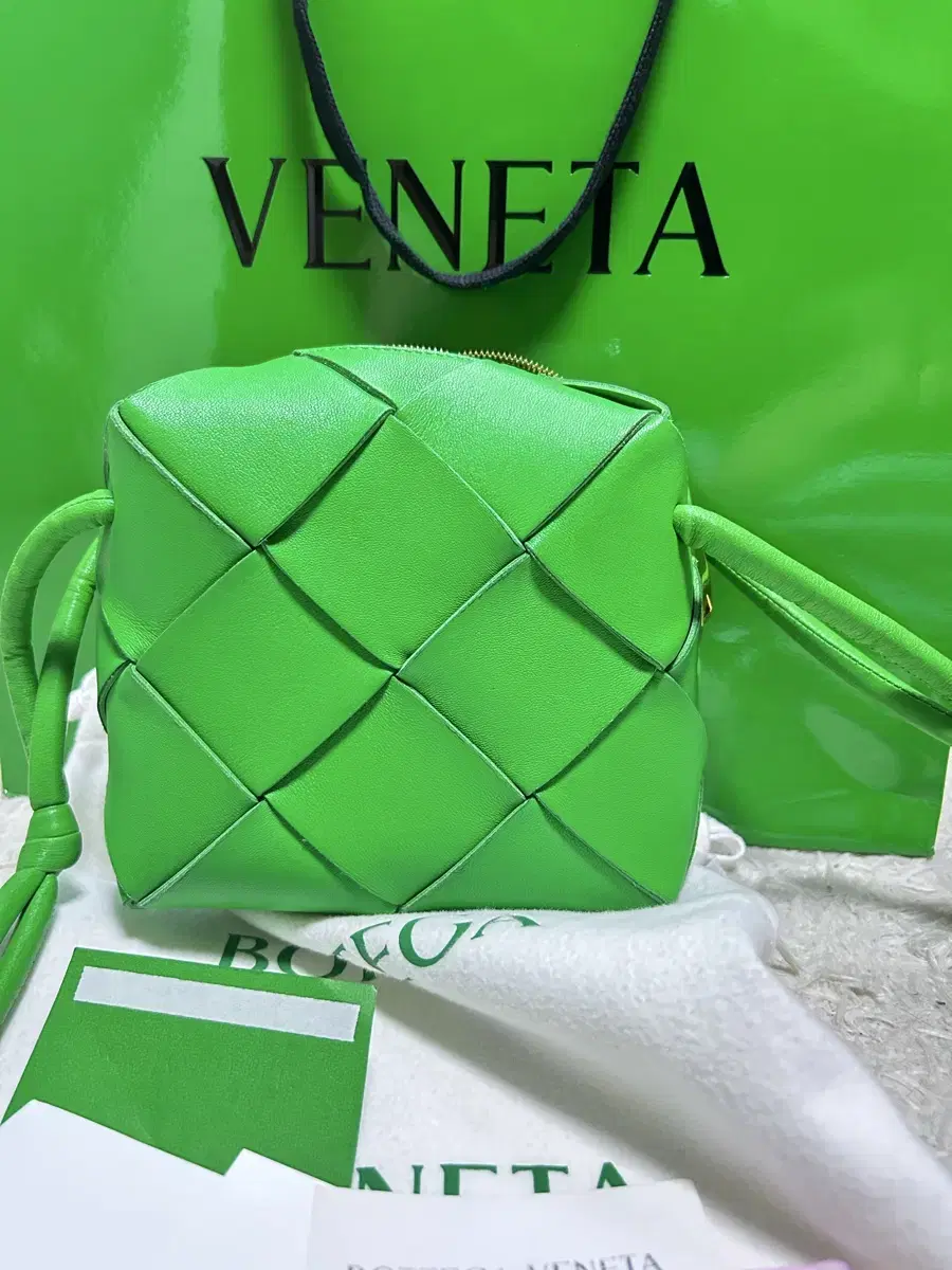[New/Full Set] Bottega Veneta Mini Cassette Camera Bag Crossbody Bag