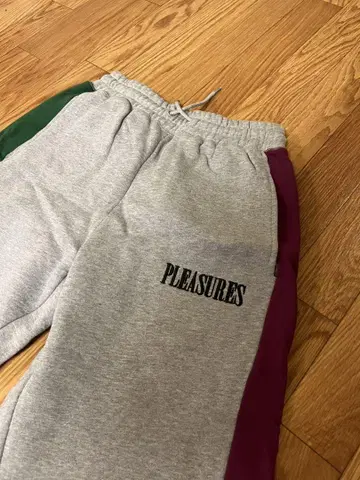 PLEASURES 스웨트 팬츠
