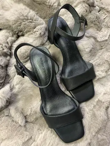 저널 스탠다드 여성용 샌들 블랙