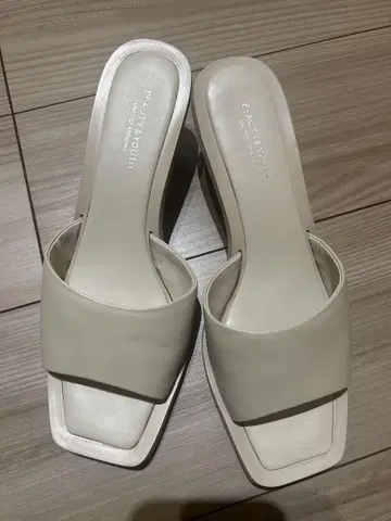 화이트 뮬 샌들 37.5