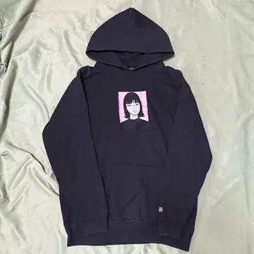 Kyne 자수 후드 집업 (블랙)