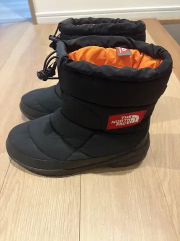 THE NORTH FACE 무스탕 부츠 블랙/오렌지