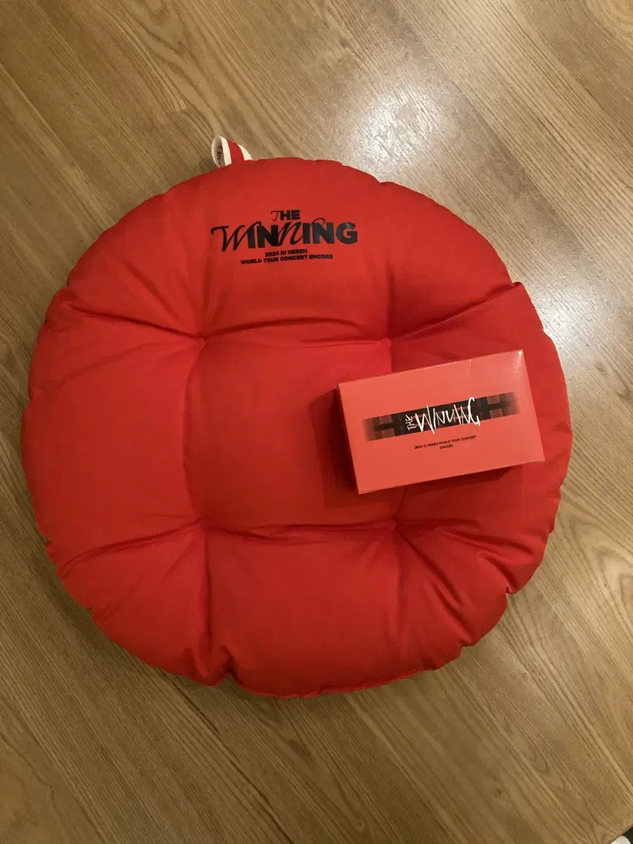 Iu concert telescope and cushion, bulk