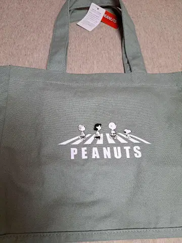 PEANUTS 스누피 애비 로드풍 토트백 카키