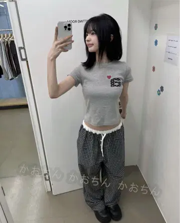 AEAE 그레이 하트 로고 티셔츠