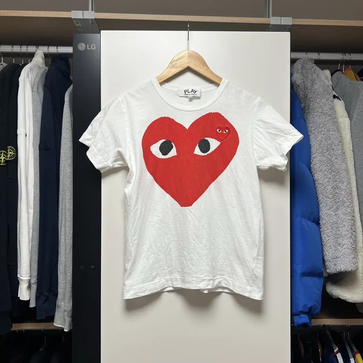 [M] Comme des Garçons Doubleheart Red Wappen Short Sleeve Department Store