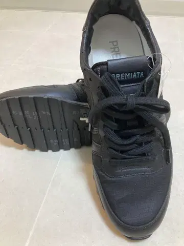 PREMIATA 블랙 스니커즈