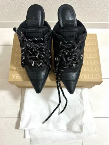 YELLO 블랙 스니커즈 뮬