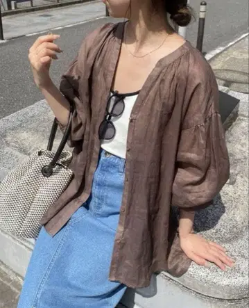 콜라주 개럴개런트 라미 2WAY 시어 블라우스 브라운