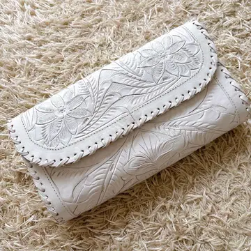 새상품 GRACE CONTINENTAL CARVING TRIBES 클러치
