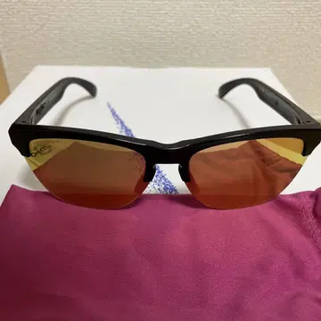 오클리 프로그 스킨 라이트
