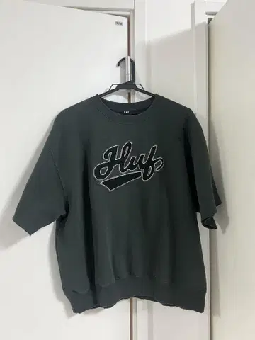 HUF 반팔