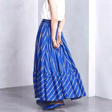 SHIHO 씨 착용 유나이티드 애로우즈 스트라이프 티어드 맥시 스커트