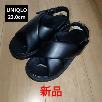 블랙 크로스 스트랩 샌들