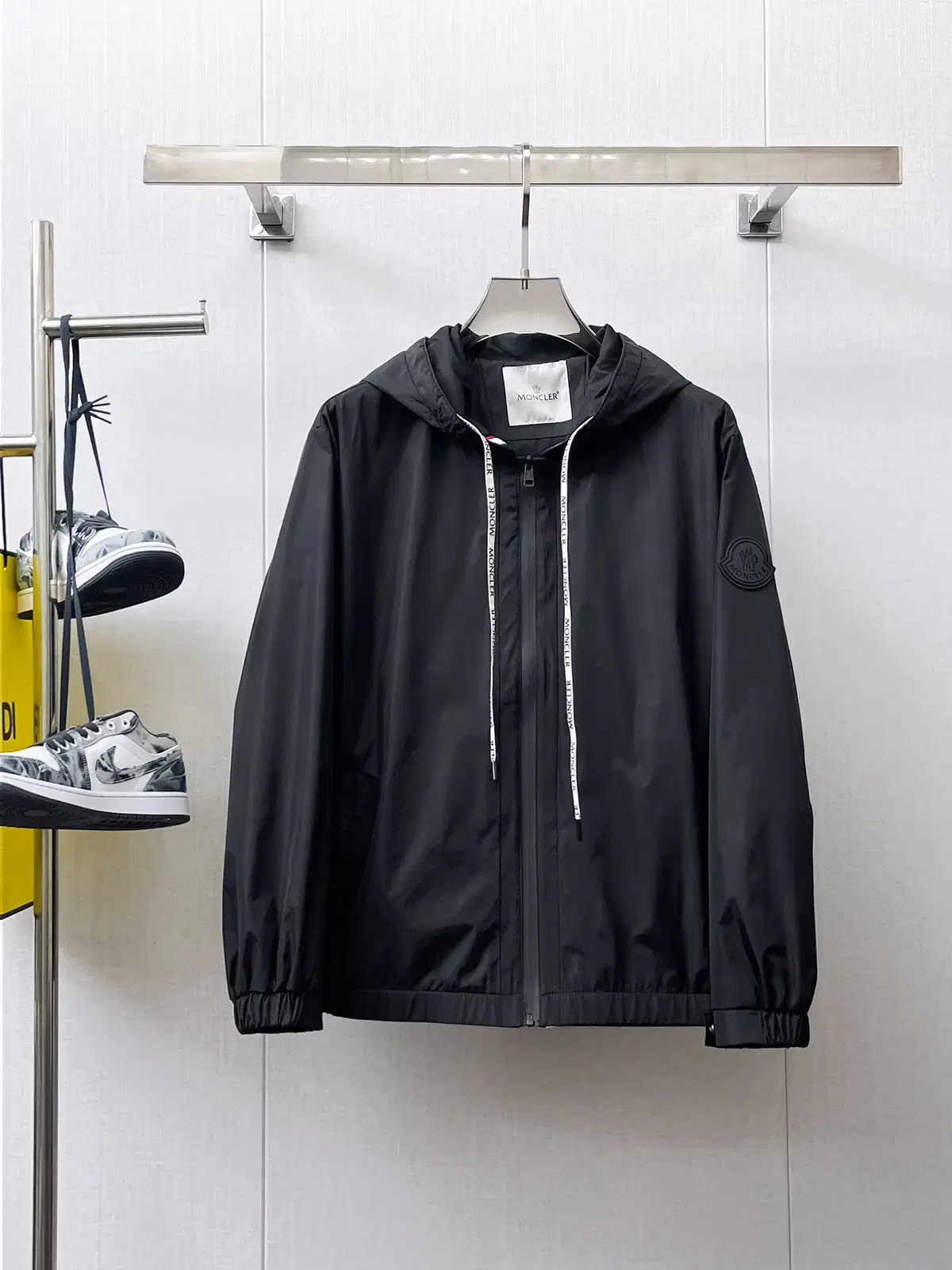 Moncler Men's Basic T-Shirt Logo Black Hooded Jacket Coat Windbreaker