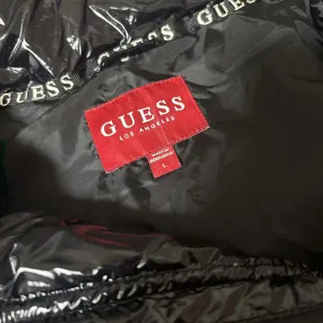 GUESS 반질반질 다운 베스트