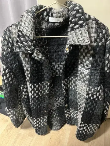 체크 무늬 로고 파일 자수 자켓