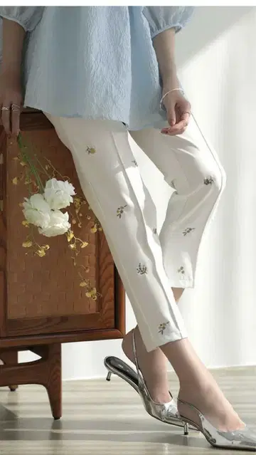 완판 색상 메라키 플라워 자수 팬츠 테이퍼드 팬츠