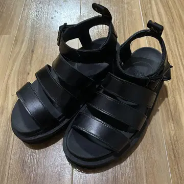 닥터마틴 샌들