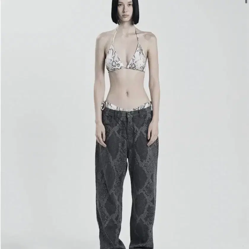 ★ODOR★ Kay python pants P0000FSL Odor Kay Python Pants on Bunjang Global Site.