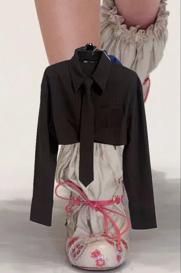 Zara 다크 브라운 스트라이프 크롭 셔츠 넥타이 포함