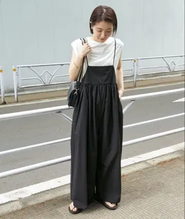 B.CSTOCK 블랙 살로펫 스트랩 포함