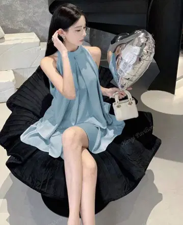 라이트 블루 슬리브리스 원피스