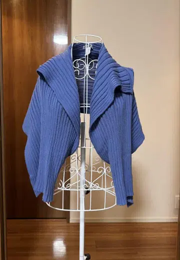 ISSEY MIYAKE 리브 니트 블루 스톨