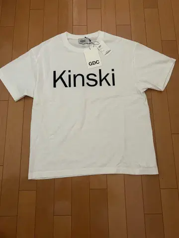 GDC Kinski 화이트 티셔츠 L 사이즈 미사용 새상품