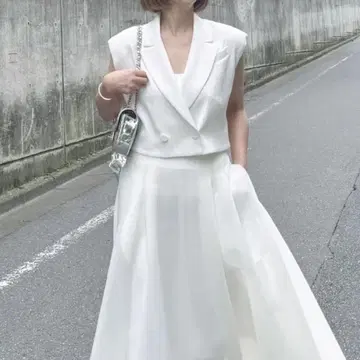 cygne 시뉴 파워 숄더 숏 기장 베스트 Patric