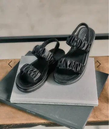 새상품 새틴 개더 샌들 LEPSIM 렙심