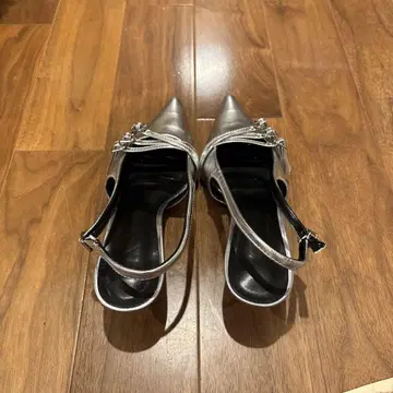 실버 스틸레토 하이힐