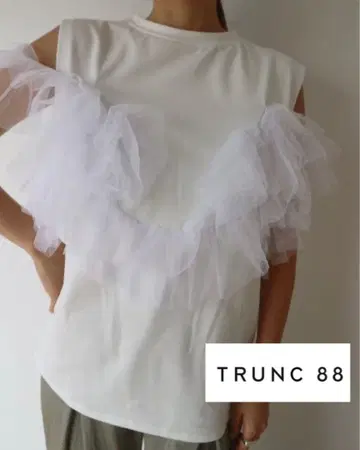 TRUNC88 튤 티셔츠 슬리브리스 프릴 탑