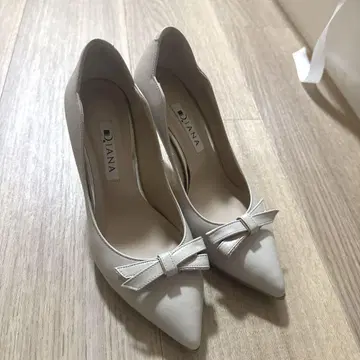 DIANA 리본 펌프스