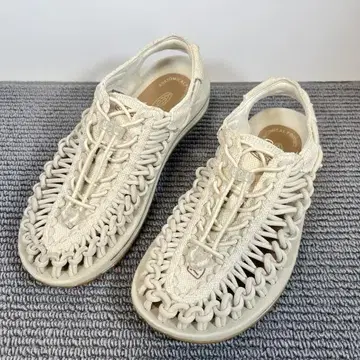 새상품급 킨 유니크 캔버스 23.5cm 여성용 샌들