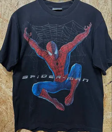 스파이더맨 그래픽 티셔츠 블랙