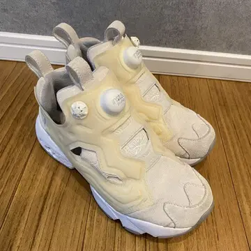 리복 Instapump Fury 크림색 스니커즈