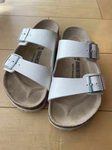 BIRKENSTOCK 화이트 샌들 36