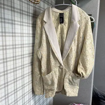 릴릴리 크림색 레이스 자켓