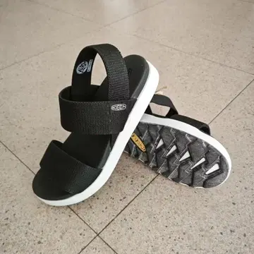 KEEN 블랙 스포츠 샌들